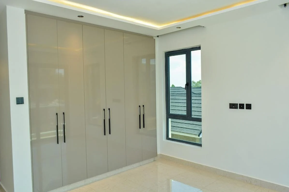 6 Bedroom House To Let in Tatu City