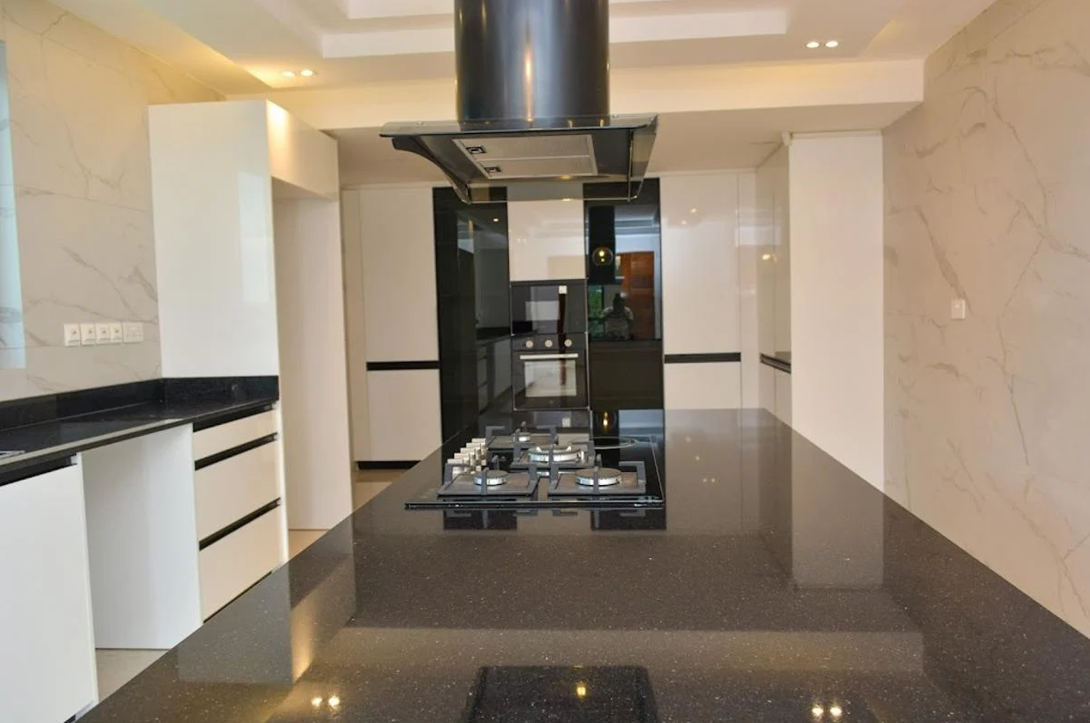 6 Bedroom House To Let in Tatu City