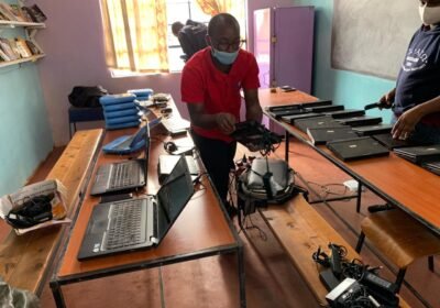 Mobile-phone-repair-shop-in-Nairobi1-2